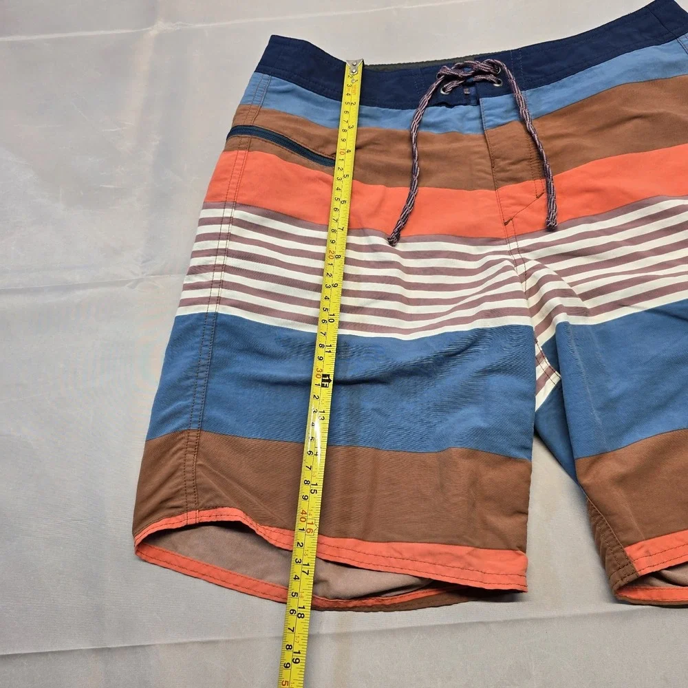 Patagonia Wavefarer Boardshorts Mens 30x8 Multicolor Stripes Beach‎ Outdoor